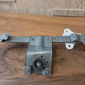 RENAULT CLIO 4 SOL ARKA CAM KRİKOSU ORİJİNAL 827013204R MAİS