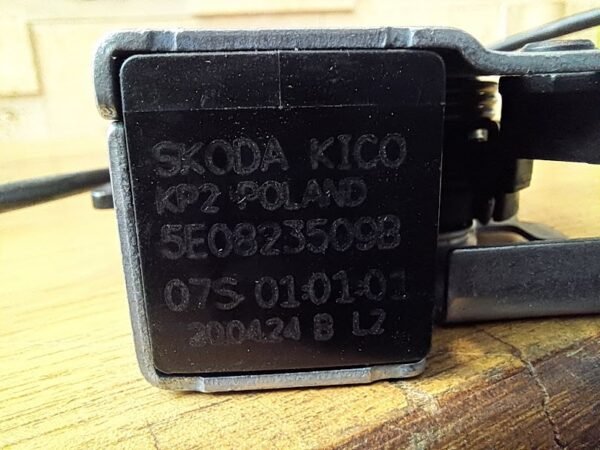SKODA OCTAVİA 2013/2021 ÖN KAPUT KİLİDİ ORİJİNAL 5E0823509B - Görsel 4