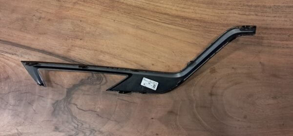 VOLVO XC60 ÖN TAMPON TRİM ÇITASI ORİJİNAL 32227911 - Görsel 2