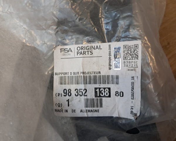 OPEL MOKKA B SAĞ FAR ÇERÇEVESİ ORİJİNAL 9835213880 - Görsel 4