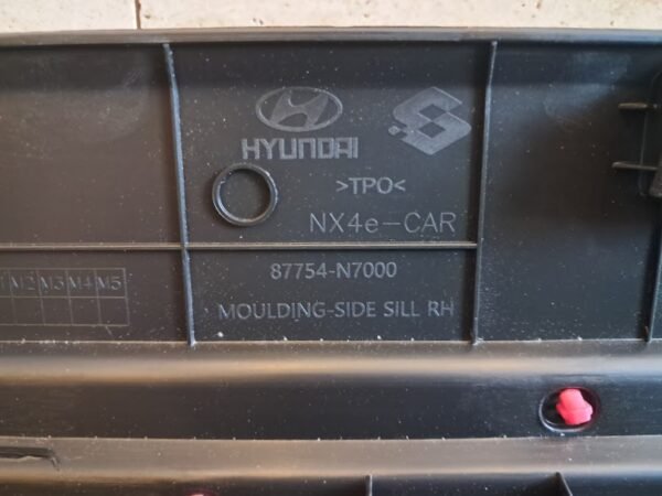 HYUNDAİ TUSCON SAĞ KAPI EŞİK KAPLAMASI ORİJİNAL 87754-N7000 - Görsel 3