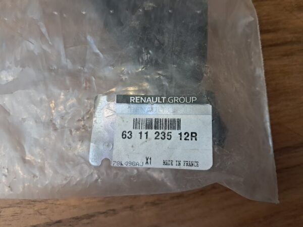 RENAULT CLİO SAĞ ÇAMURLUK SABİTLEME PARÇASI ORJ 631123512R MAİS - Görsel 5