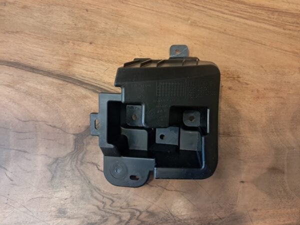 RENAULT CLİO 5 SAĞ ARKA TAMPON BRAKETİ ORİJİNAL 850443575R MAİS
