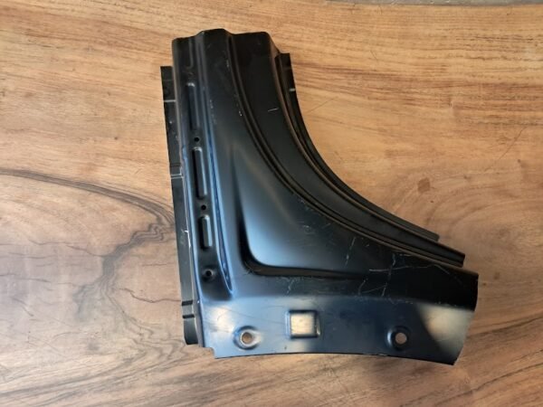 VOLKSWAGEN TİGUAN SOL ARKA ÇAMURLUK BRAKETİ ORİJİNAL 5NA809843A