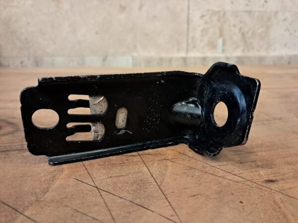 VOLVO V60 ÇAMURLUK MONTAJ BRAKETİ ORİJİNAL 31651845
