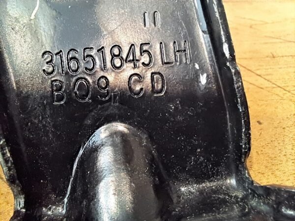 VOLVO V60 ÇAMURLUK MONTAJ BRAKETİ ORİJİNAL 31651845 - Görsel 4