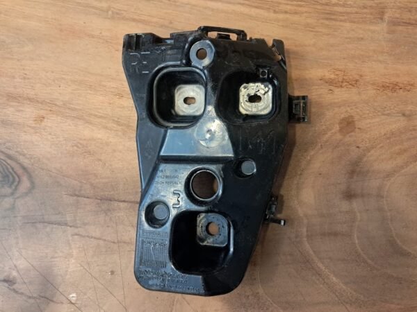 BMW X1 SAĞ ARKA TAMPON KÖŞE BRAKETİ ORİJİNAL 51129883542